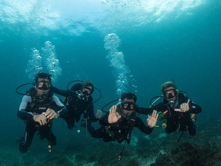 discover scuba diving in komodo