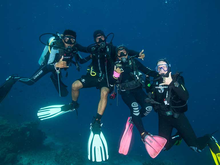 divemaster training komodo